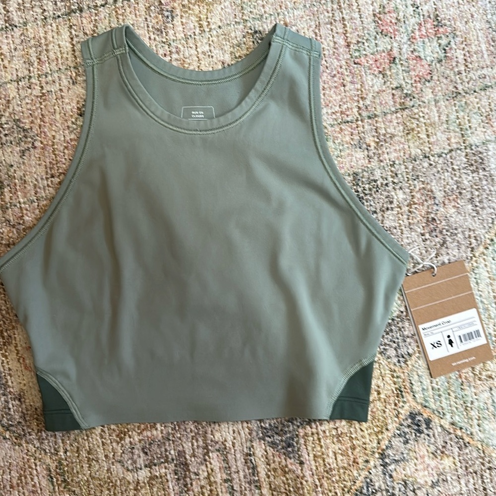On Running Movement Crop in Moss/Ivy *NWT